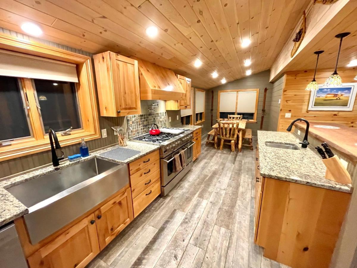 Готель Adirondack Lake Cabins Indian Lake Екстер'єр фото