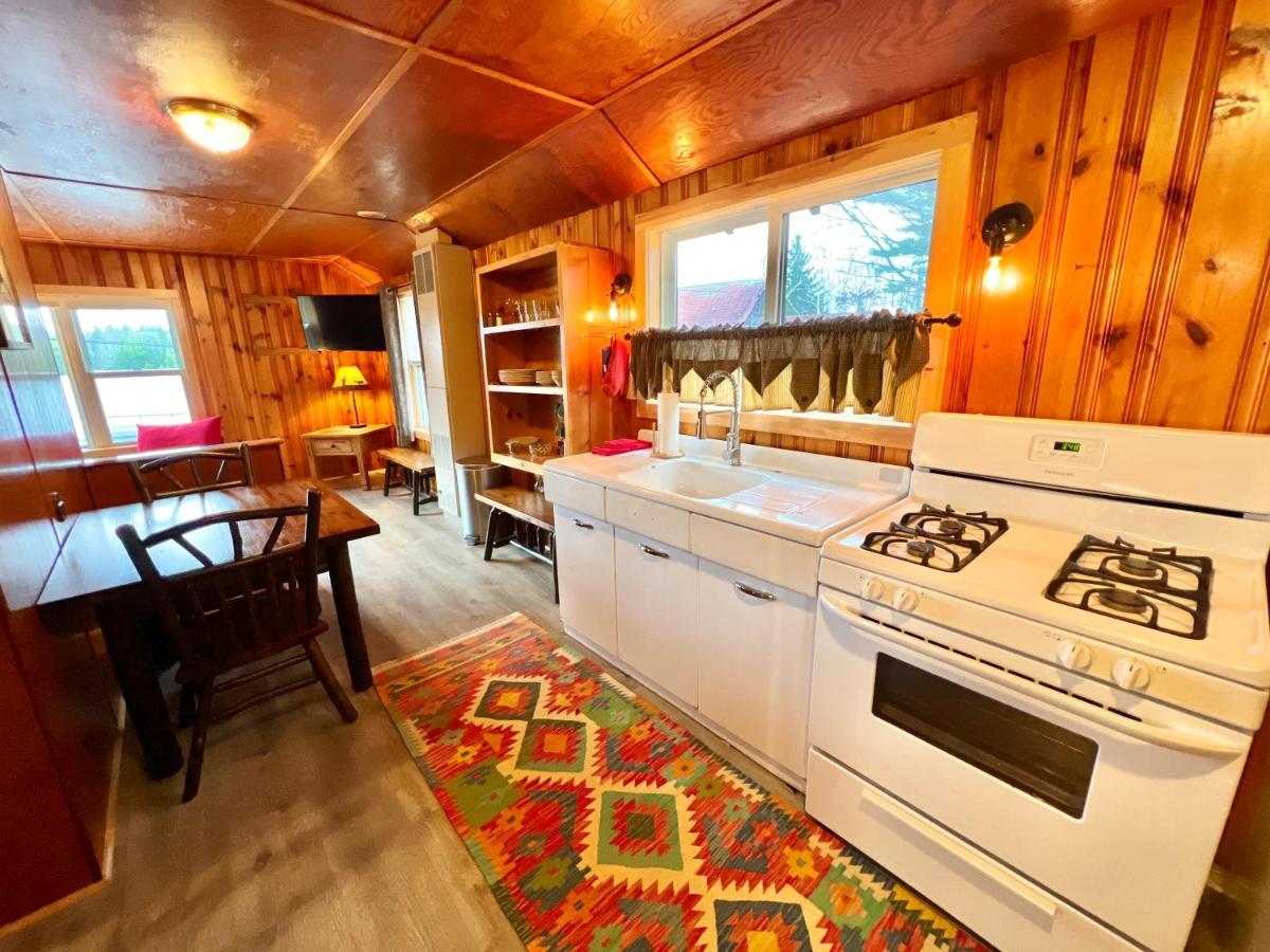 Готель Adirondack Lake Cabins Indian Lake Екстер'єр фото