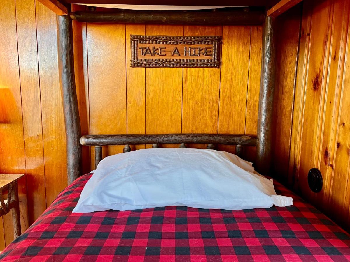 Готель Adirondack Lake Cabins Indian Lake Екстер'єр фото