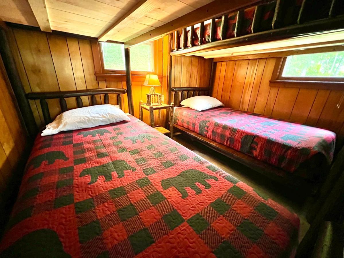 Готель Adirondack Lake Cabins Indian Lake Екстер'єр фото