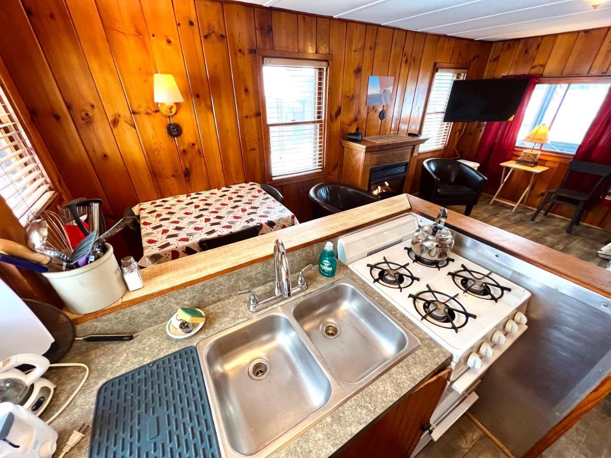 Готель Adirondack Lake Cabins Indian Lake Екстер'єр фото