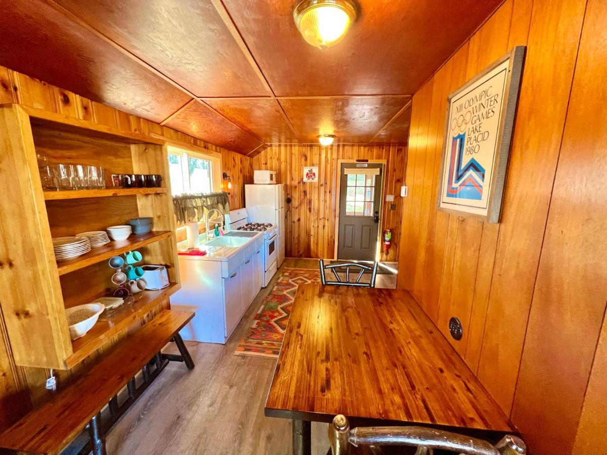 Готель Adirondack Lake Cabins Indian Lake Екстер'єр фото