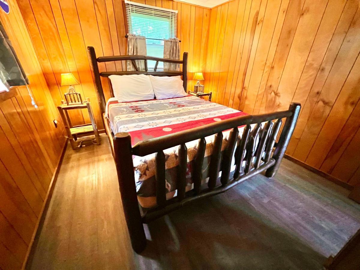 Готель Adirondack Lake Cabins Indian Lake Екстер'єр фото