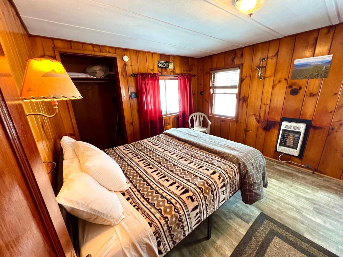 Готель Adirondack Lake Cabins Indian Lake Екстер'єр фото