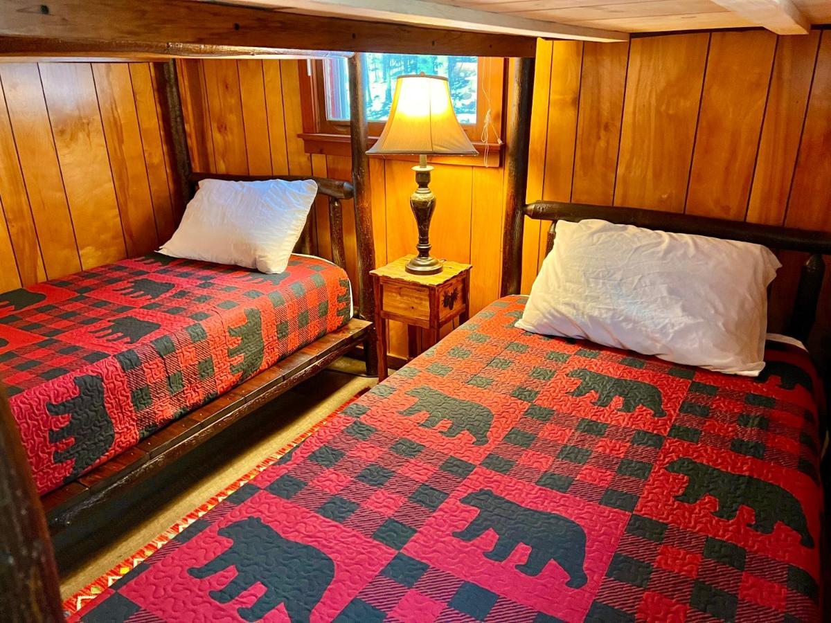 Готель Adirondack Lake Cabins Indian Lake Екстер'єр фото